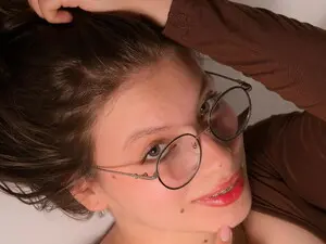 Myfreecams Sex Cam of Liiliie_petite