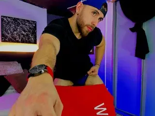Streamate Free Porn Cam of MaxiimoWolf