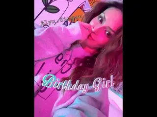 Streamate Adult Webcam of Alyx_Singer