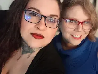 Streamate Live Sex Cam of mistressmara_sumleah_bdsm