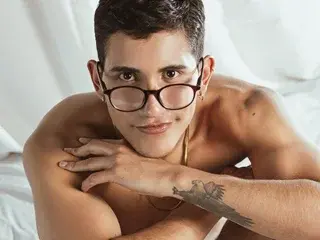 Streamate Free Porn Cam of Emilio_rivs