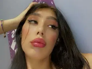 Streamate Live Porn of NICOLSKINNY19