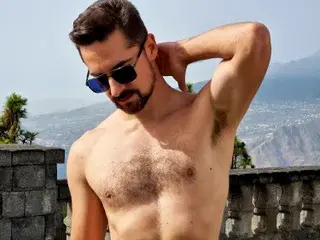 Streamate Live Porn of AntonioWest