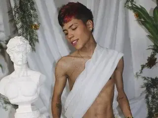 Streamate Nude Webcam of MaxiWildd777