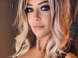 Streamate Best live sex cam show of SensationalMya77
