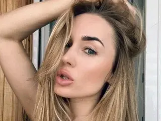 Streamate Watch Live Sex Cams of Tina_a