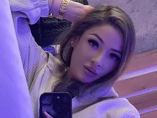 Streamate Sex Chat of Izza_Bella