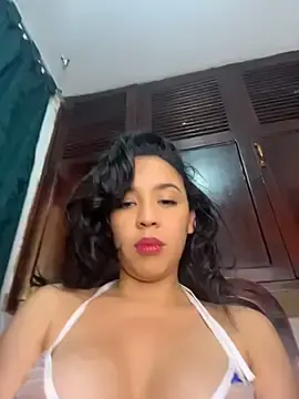 Stripchat Live Sex Cam of Esmerald_1111