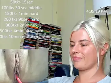 Stripchat Live Sex Cam of queenofthenighttt