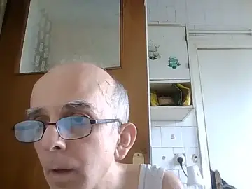 Stripchat Nude Webcam of mariusica1@xh
