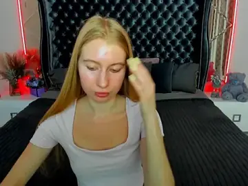 Stripchat Live Sex Cam of Alina_Blonde
