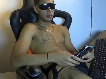 Stripchat Watch Live Sex Cams of nicolas_valmont