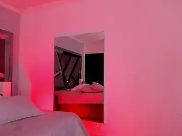Stripchat Free Porn Cam of Radiant_Naomi