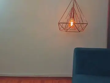 Stripchat Live Sex Cam of BrilliantGirll