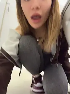 Stripchat Free Porn Cam of FlashTitsRoyal