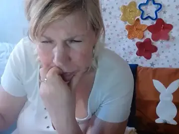Stripchat Best live sex cam show of QueenLana