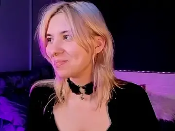 Stripchat Live Sex Cam of Camilla_Evers