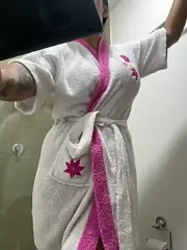 Stripchat Live Sex Cam of Lau_goddess_ass