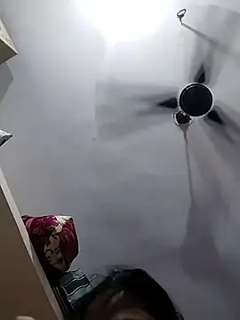 Stripchat Free Porn Cam of Priyanka_30