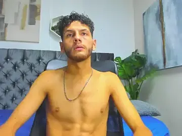 Stripchat Adult Webcam of CHRIS_GREY