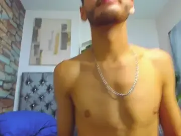 Stripchat Free Porn Cam of CHRIS_GREY