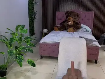 Stripchat Free Live Porn of camil_milfdream