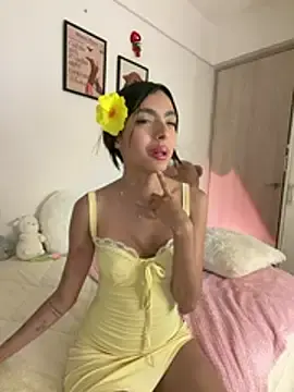 Stripchat Best Webcam of ZaraLuuv