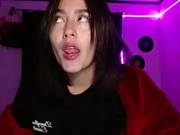 Stripchat Live Sex Cam of ludo_kitty