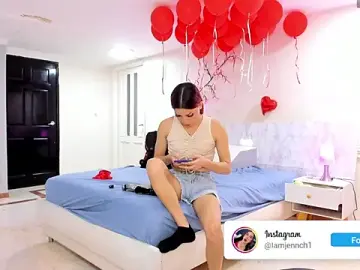 Stripchat Live Sex Cam of charolbruce_1