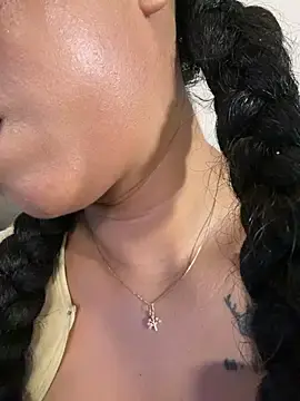 Stripchat Live Sex Cam of bella__honey