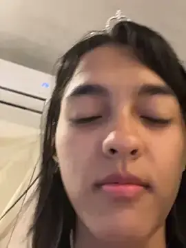 Stripchat Free Porn Cam of mia_honeyy_