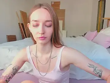 Stripchat Adult Webcam of MoonDust