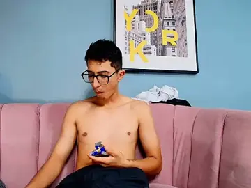 Stripchat Live Sex Cam of Keny_Romero
