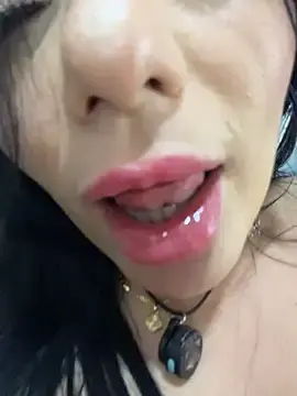 Stripchat Live Sex Cam of Miah_gomez_