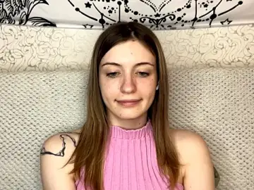 Stripchat Live Sex Cam of Shinin_Robi