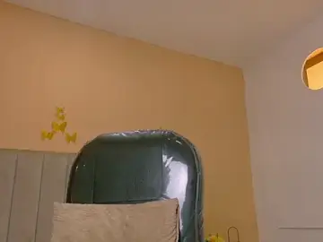 Stripchat Live Sex Cam of Nascary_Fox