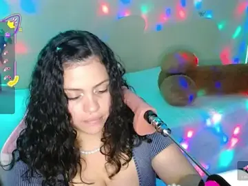 Stripchat Live Sex Cam of kim_saenz20