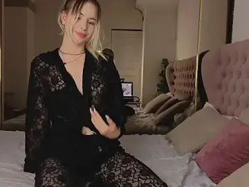 Stripchat Watch Live Sex Cams of Bella_crazyy