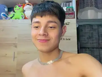 Stripchat Sex Cam of Andy_Belier23