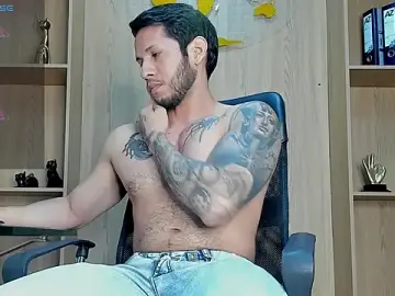 Stripchat Sex Cam of George_Diesell