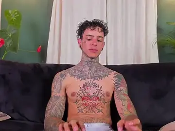 Stripchat Free Live Porn of Aron_ford