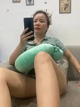 Stripchat Live Sex Cam of Ivy_Trix2