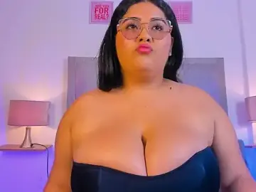 Stripchat Live Sex Cam of iMiia_coopper01