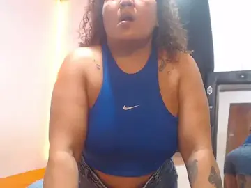 Stripchat Live Sex Cam of CurvyHeat