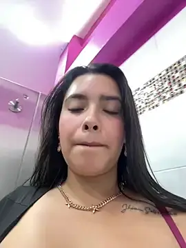 Stripchat Sex Cam of Miss_Bella_Flame