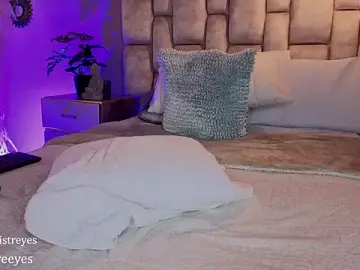 Stripchat Free Porn Cam of Silvermistt