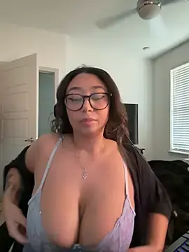 Stripchat Sex Cam of minhaaa_baby