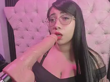 Stripchat Sex Cam of Sexy_cristall_