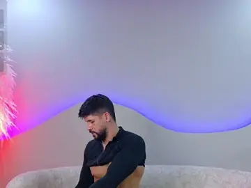 Stripchat Live Sex Cam of Petesevans