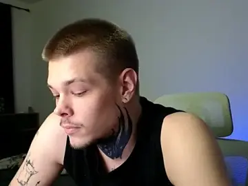 Stripchat Free Porn Cam of DENIS_HERE